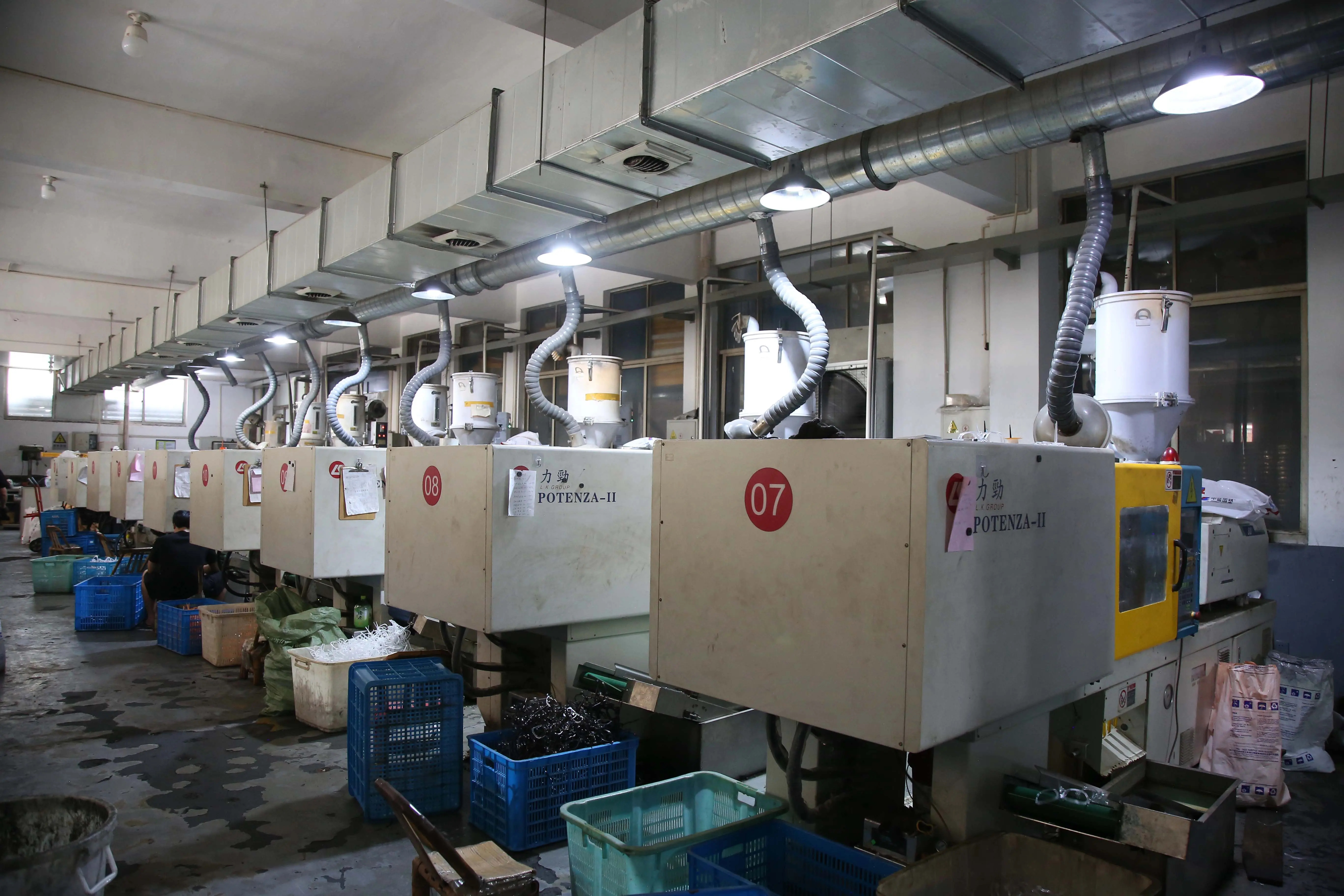 Wenzhou eyewear factory molding workshop